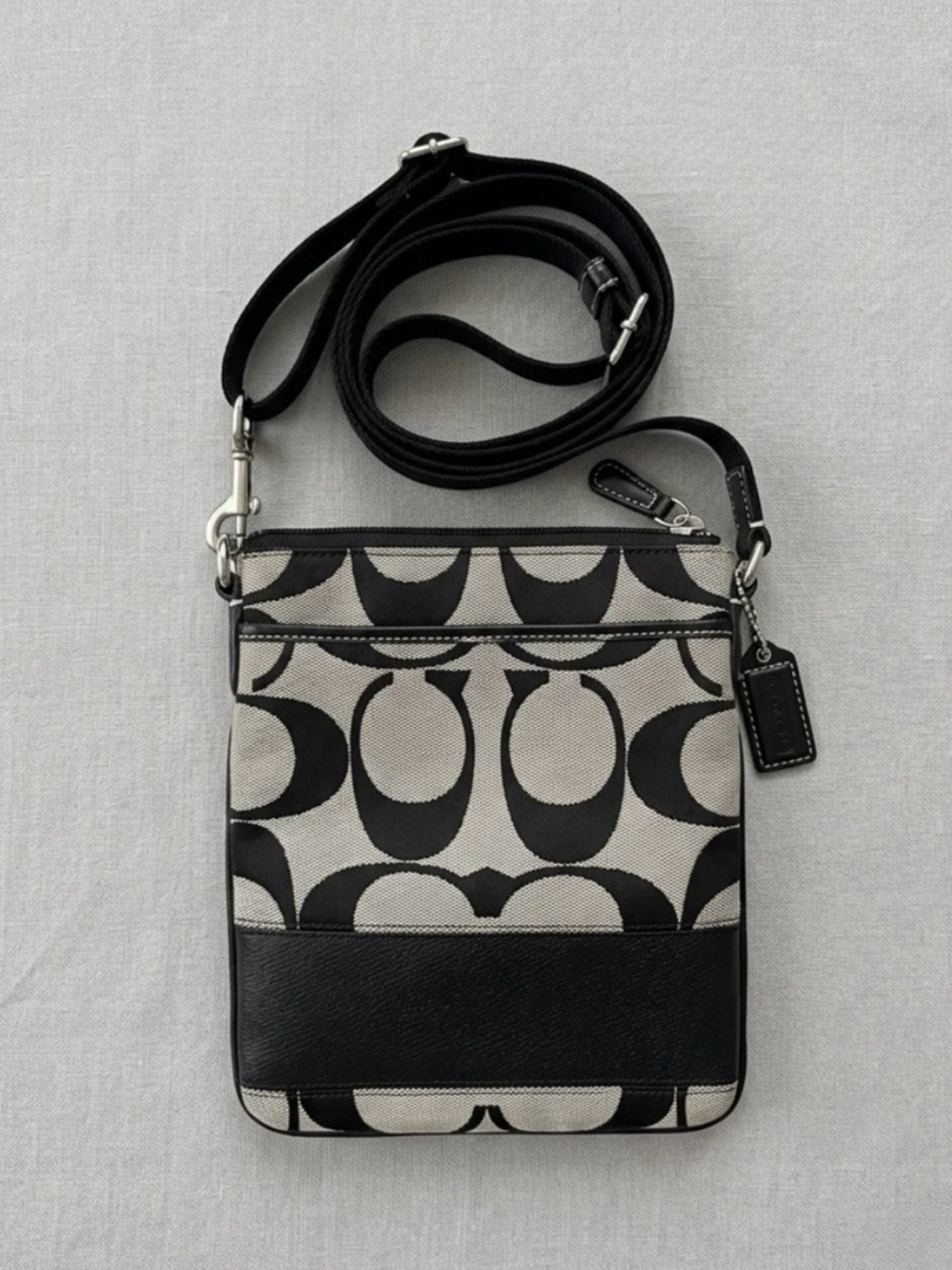 Coach Signature Canvas Swingpack Crossbody